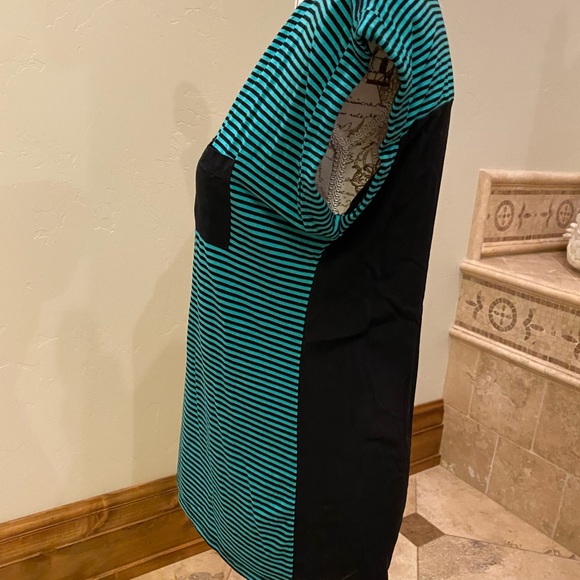 📌3/$20📌 Black and Teal/Turquoise Blouse - Picture 2 of 6